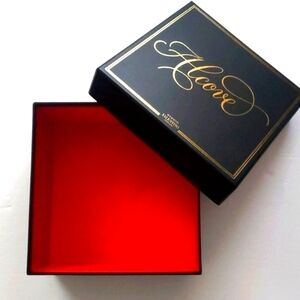 Valentino Alcove Collection Box